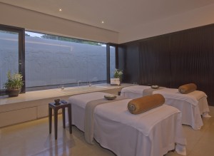 RS757_Amansara - Spa Treatment Room-lpr                     